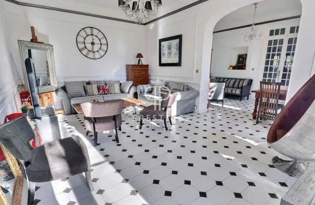 Замок 180м² в Франции, Драгиньян. Стоимостью 859000€ аренда фото-9