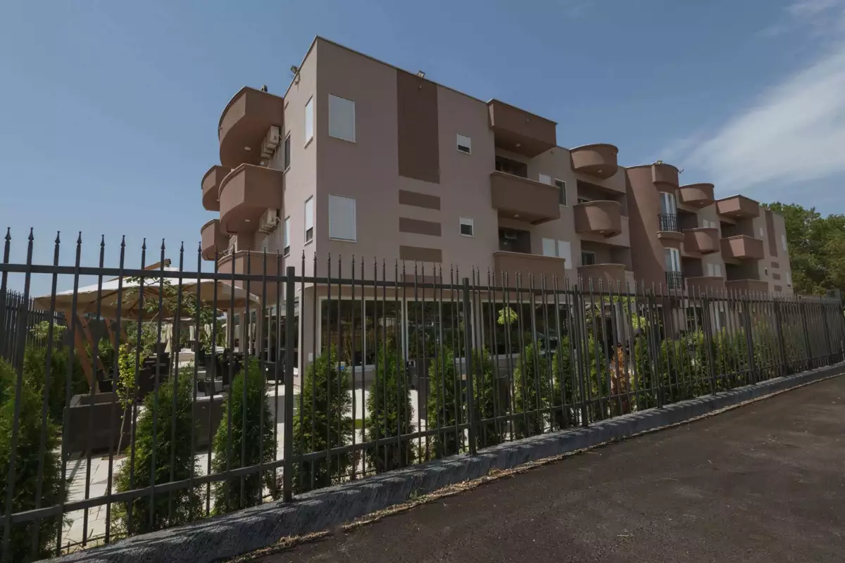 Отель, гостиница 1800м² в Черногории, Улцинь. Стоимостью 2700000€ аренда фото-16