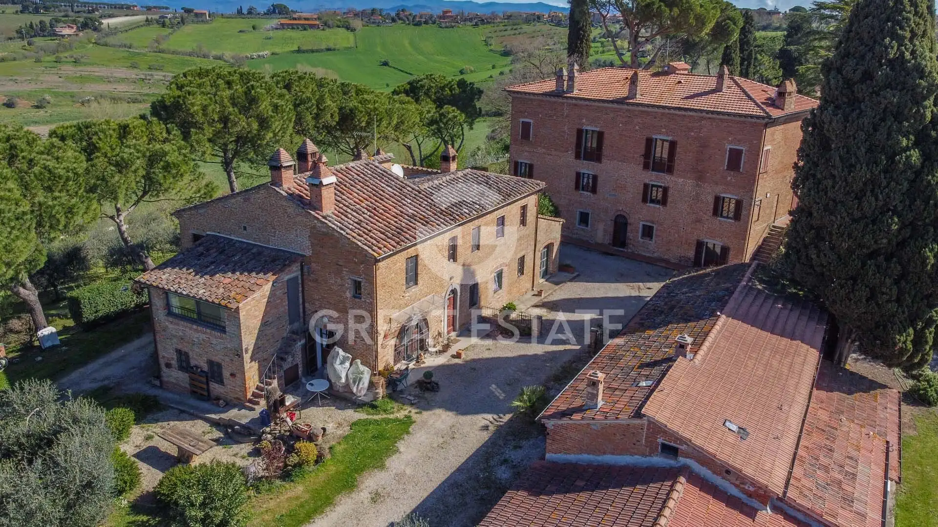 Дом 1170м² в Италии, Перуджа. Стоимостью 1580000€ аренда фото-1