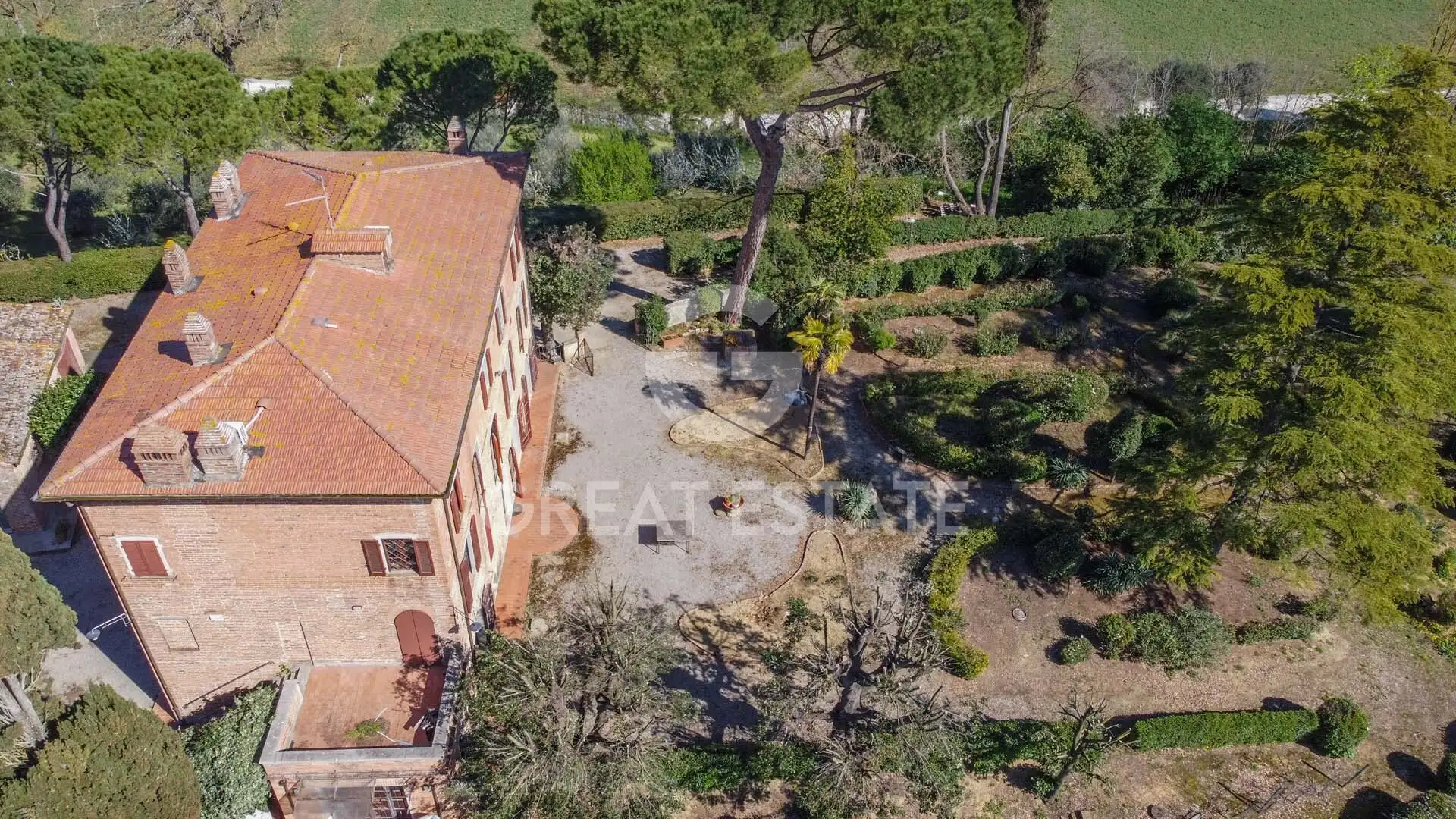 Дом 1170м² в Италии, Перуджа. Стоимостью 1580000€ аренда фото-4