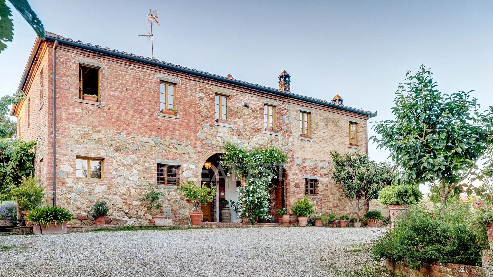 Дом 680м² в Италии, Ареццо. Стоимостью 1900000€ аренда фото-1