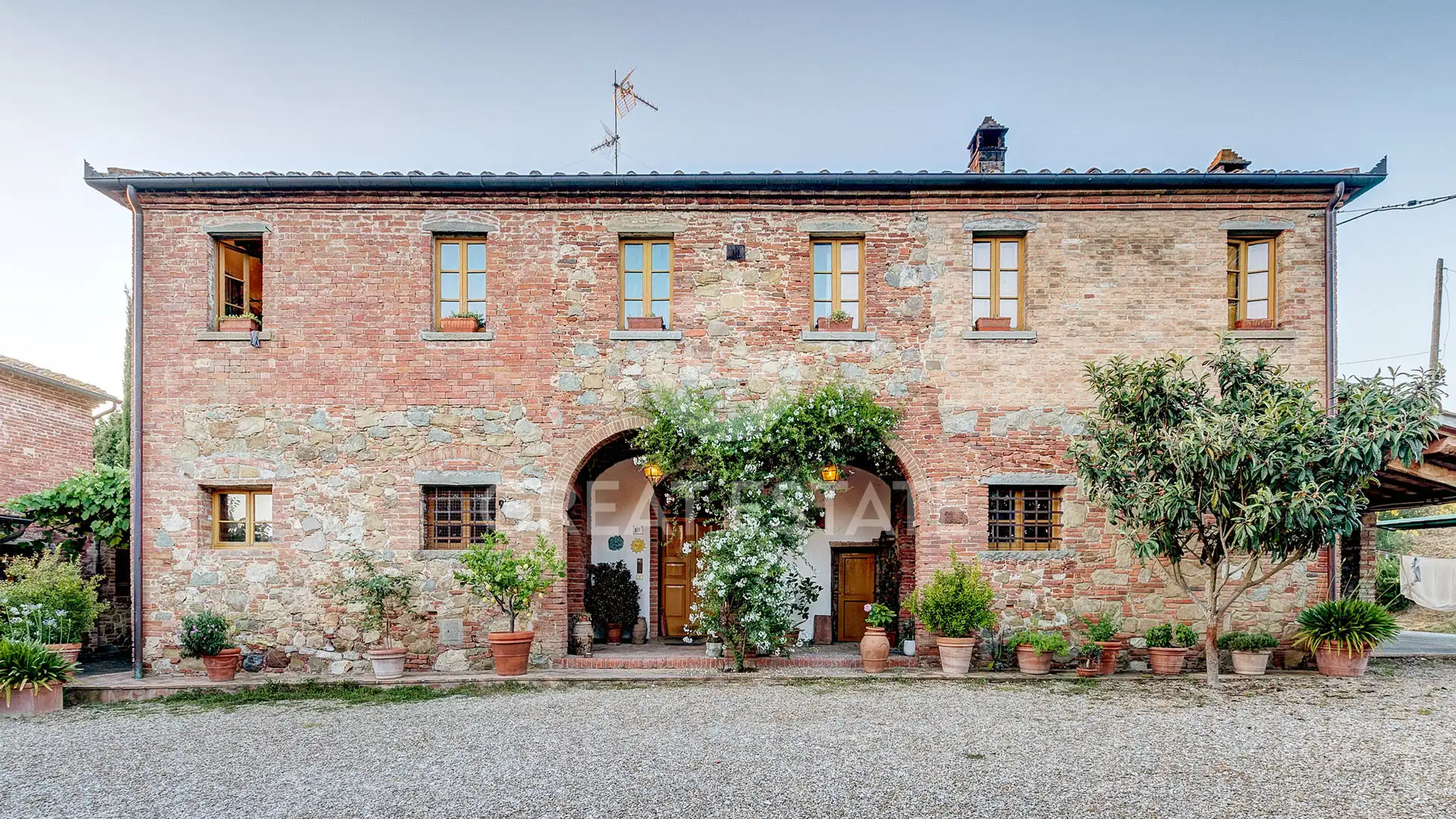 Дом 680м² в Италии, Ареццо. Стоимостью 1900000€ аренда фото-2
