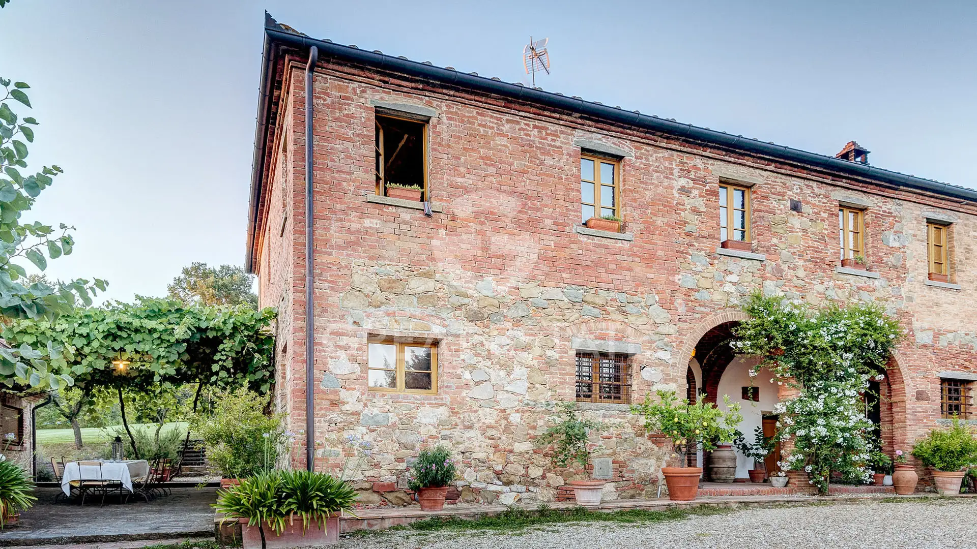 Дом 680м² в Италии, Ареццо. Стоимостью 1900000€ аренда фото-4