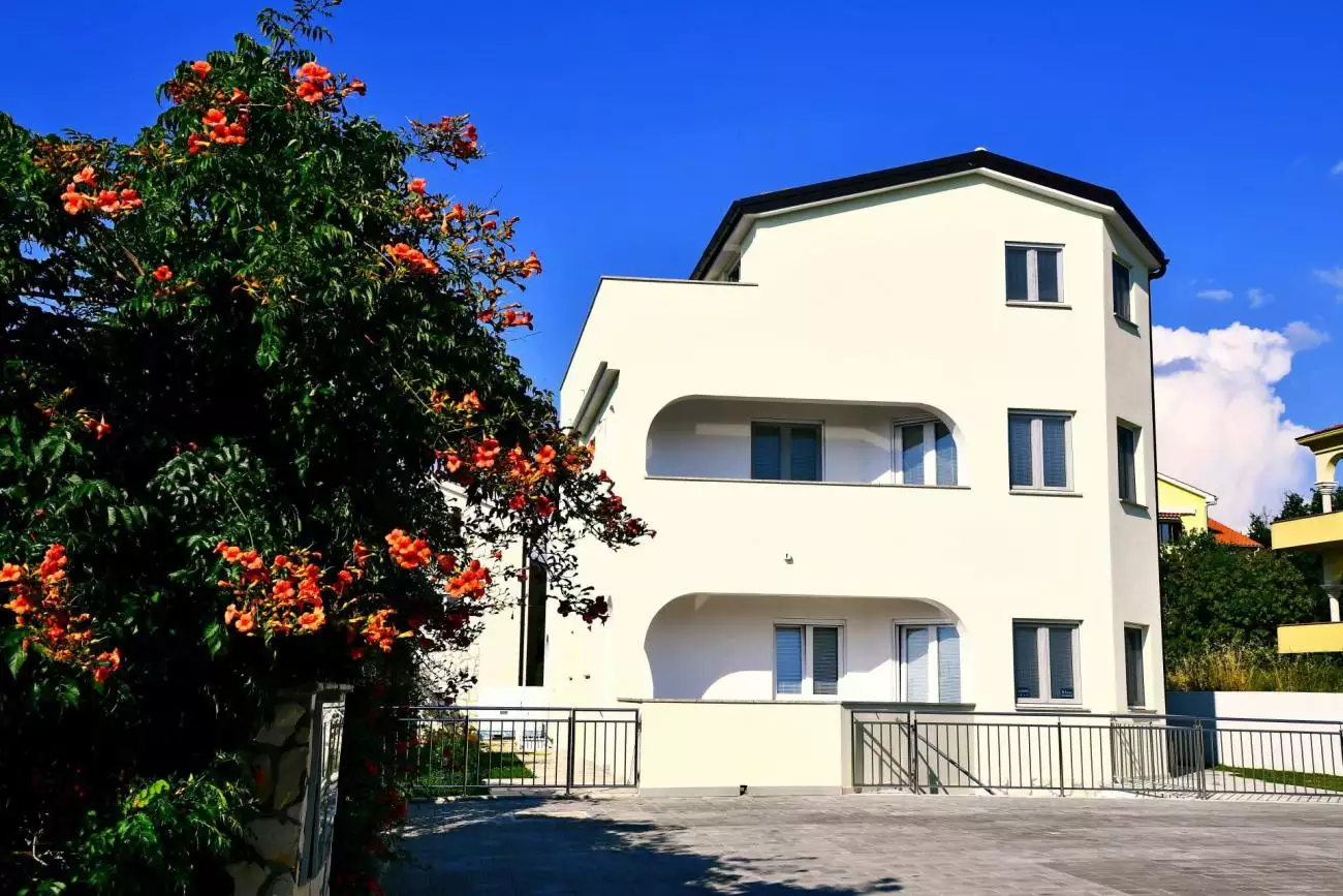 Отель, гостиница 456м² в Хорватии, Малинска. Стоимостью 1200000€ аренда фото-2