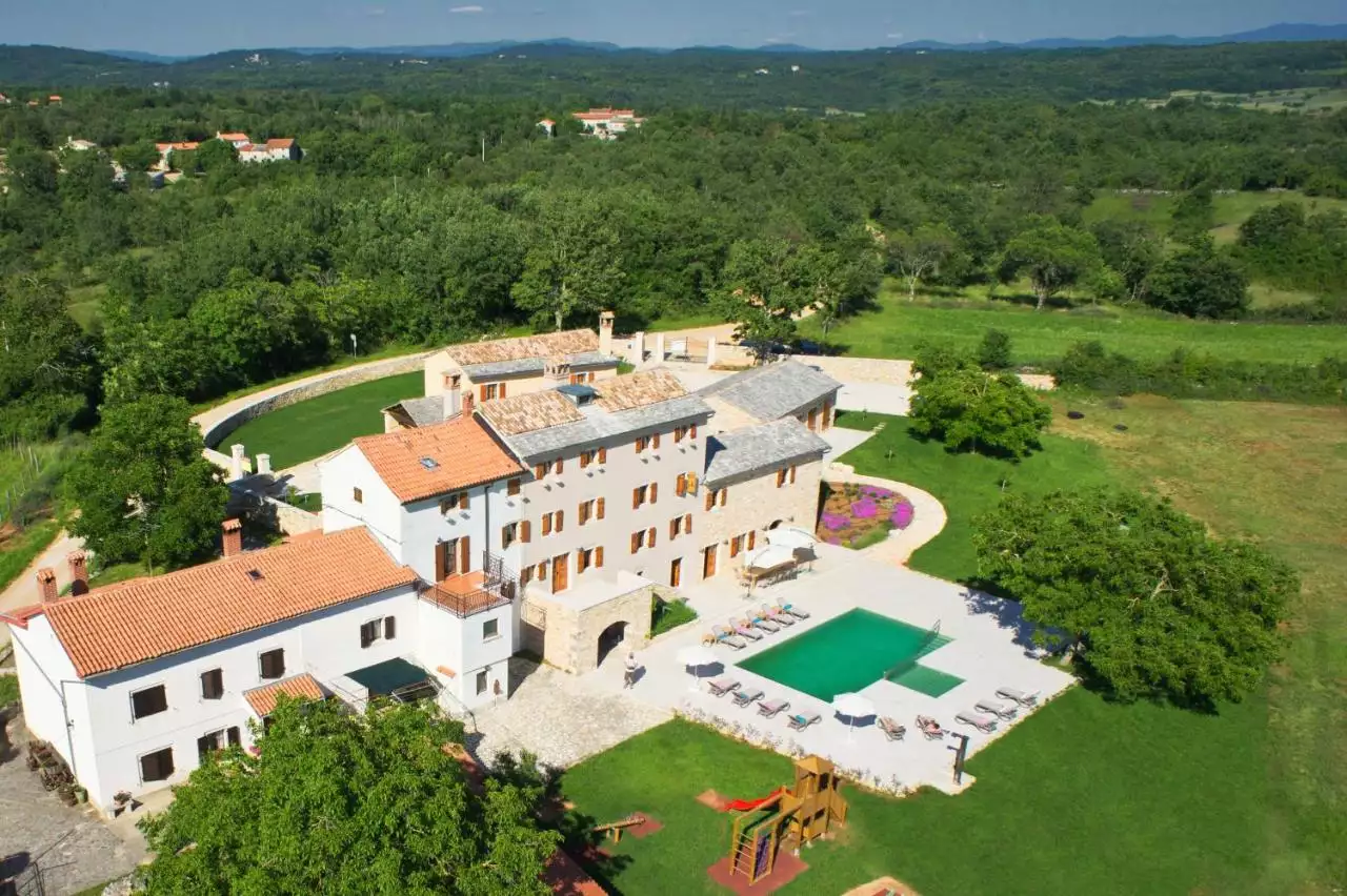 Дом 1042м² в Хорватии, Грожнян. Стоимостью 4500000€ аренда фото-1