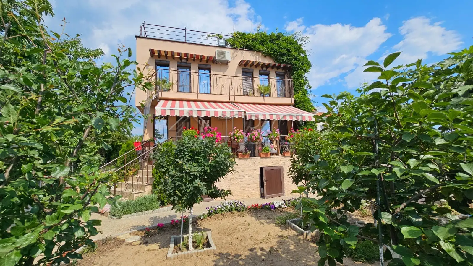 Дом 330м² в Болгарии, Святой Влас. Стоимостью 345000€ аренда фото-1