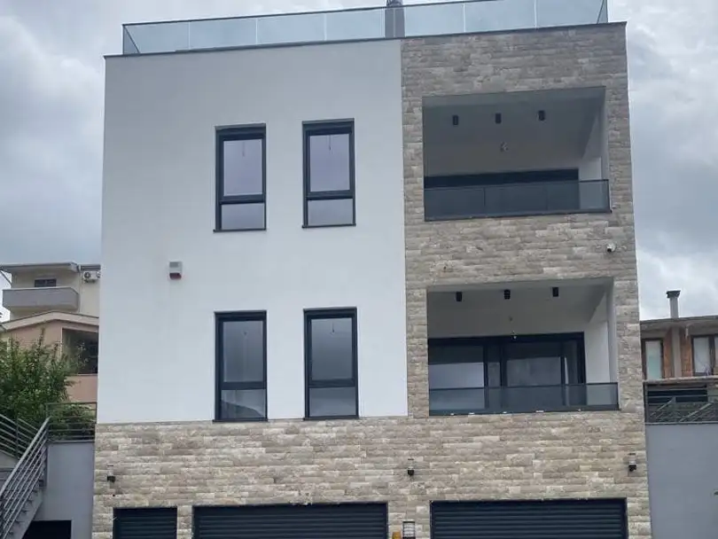 Дом 400м² в Италии, Барга. Стоимостью 750000€ аренда фото-1
