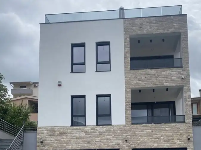 Дом 400м² в Италии, Барга. Стоимостью 750000€ аренда фото-2