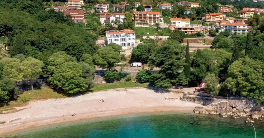 Отель, гостиница 1205м² в Хорватии, Опатия. Стоимостью 4200000€ аренда фото-1