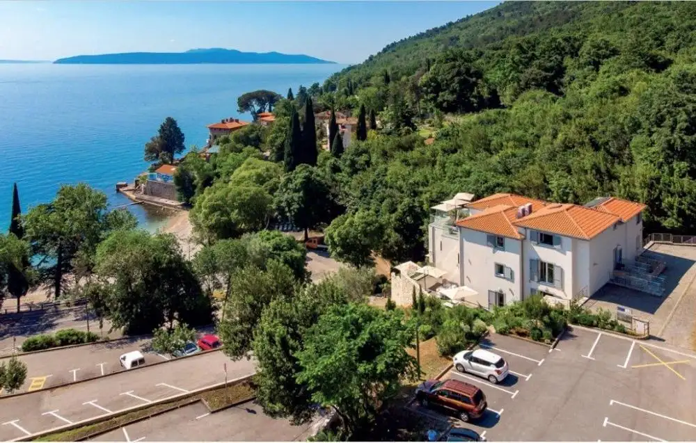 Отель, гостиница 1205м² в Хорватии, Опатия. Стоимостью 4200000€ аренда фото-4