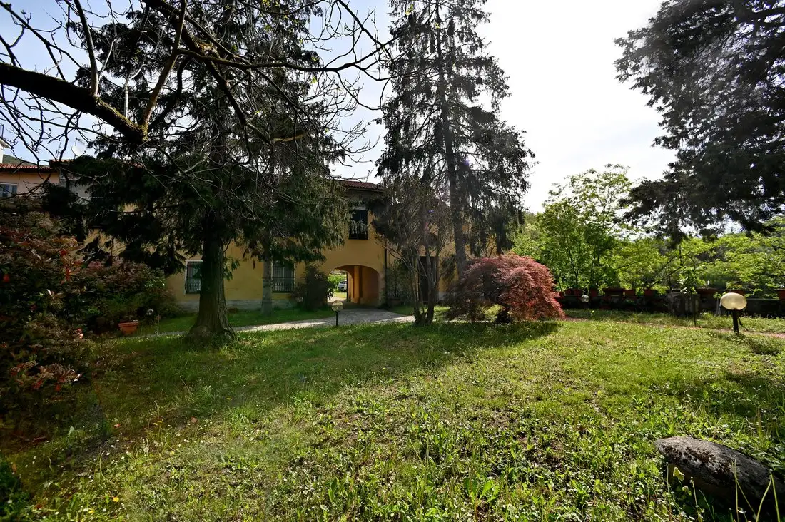 Замок 901м² в Италии, Изола дель Кантоне. Стоимостью 735827$ аренда фото-3