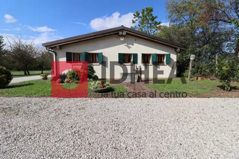 Замок 1170м² в Италии, Спрезиано. Стоимостью 1698063$ аренда фото-5
