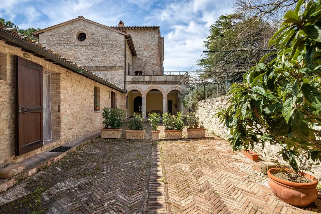Замок 2м² в Италии, Корчано. Стоимостью 1562218$ аренда фото-3
