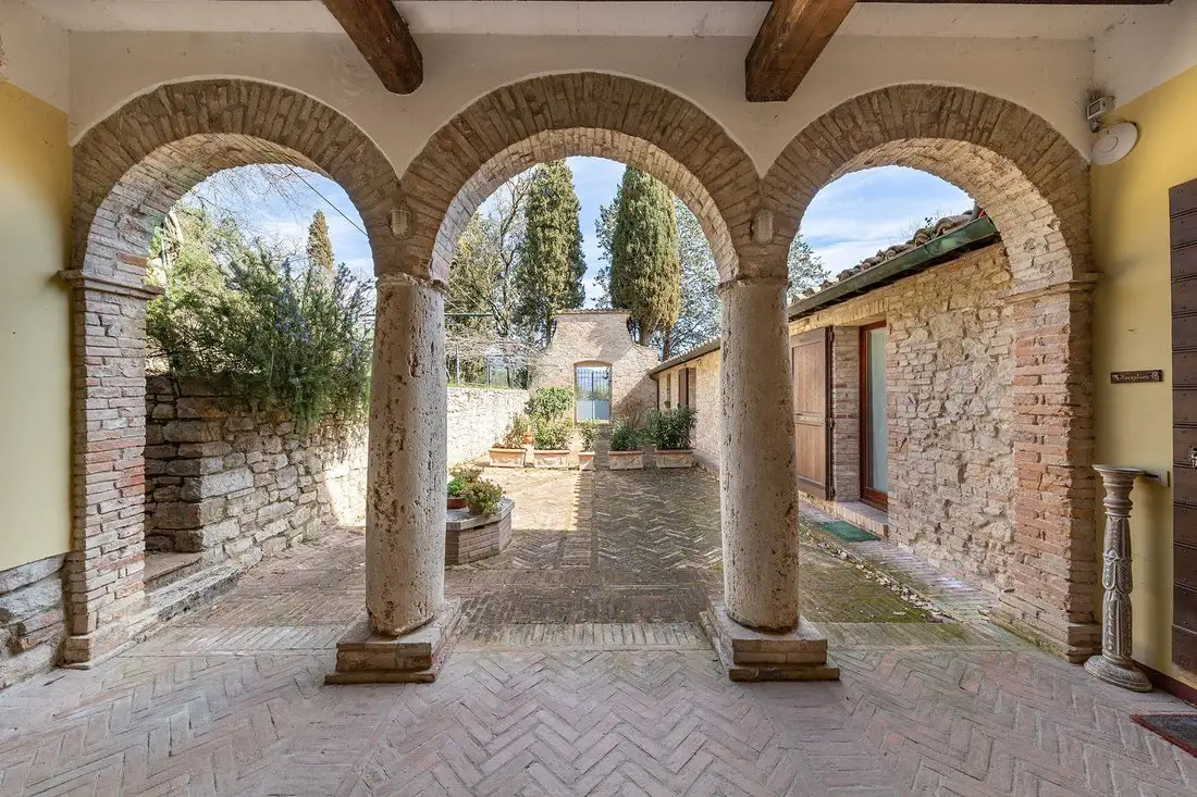 Замок 2м² в Италии, Корчано. Стоимостью 1562218$ аренда фото-4