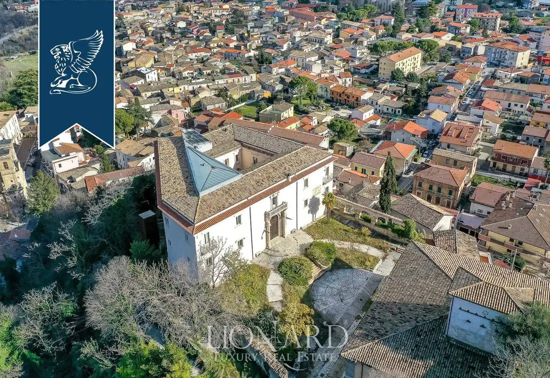 Замок 3200м² в Италии, Торре де Пассери. Стоимостью 3962149$ аренда фото-2