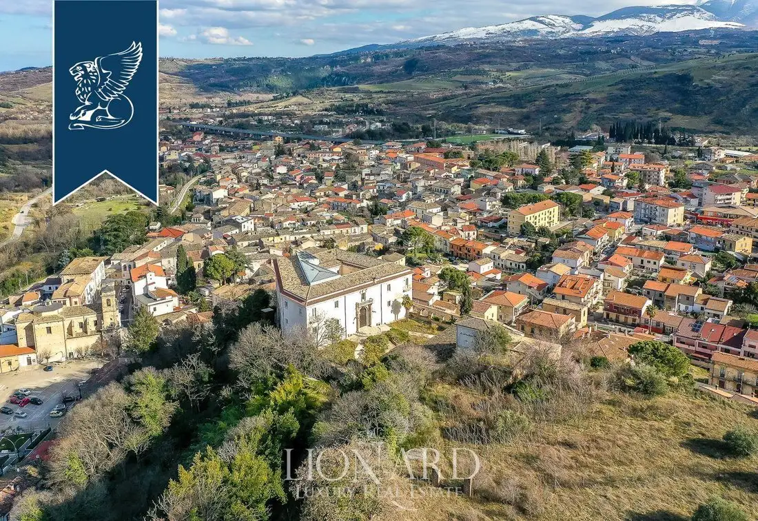 Замок 3200м² в Италии, Торре де Пассери. Стоимостью 3962149$ аренда фото-3