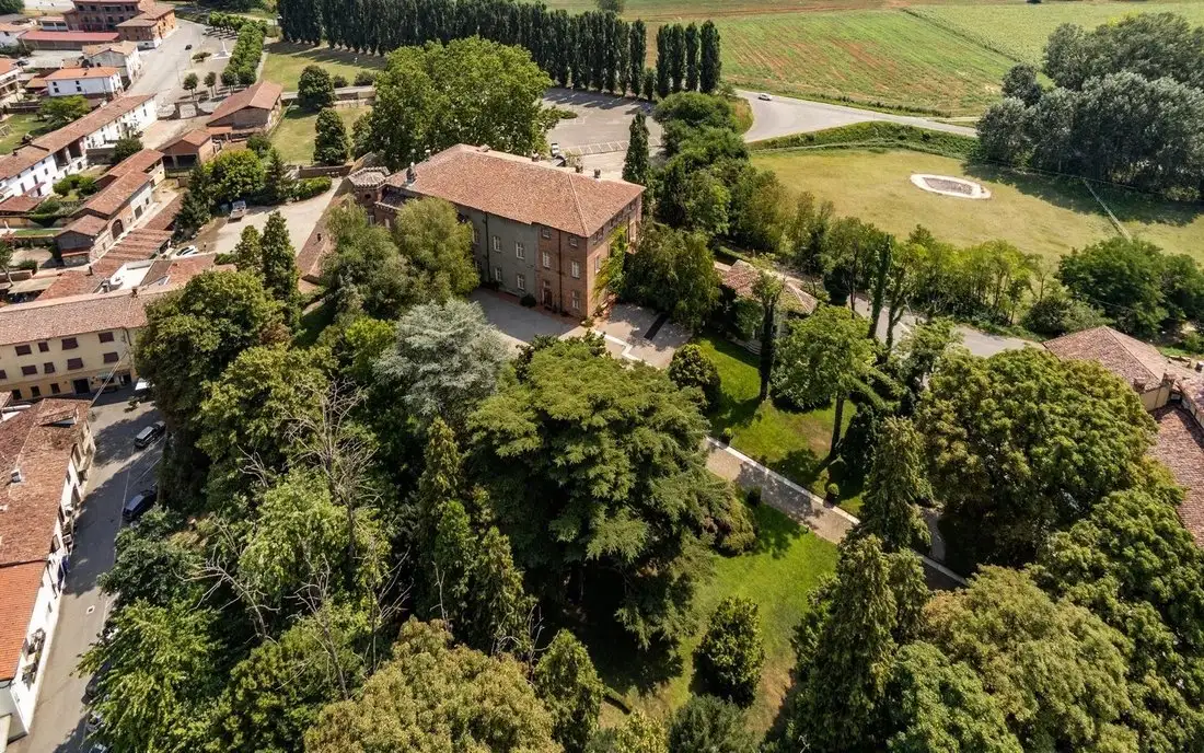 Замок 1700м² в Италии, Алессандрия. Стоимостью 2830106$ аренда фото-2