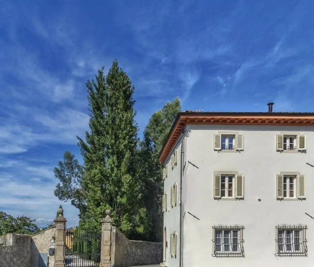 Замок 280м² в Италии, Капаннори. Стоимостью 622623$ аренда фото-1