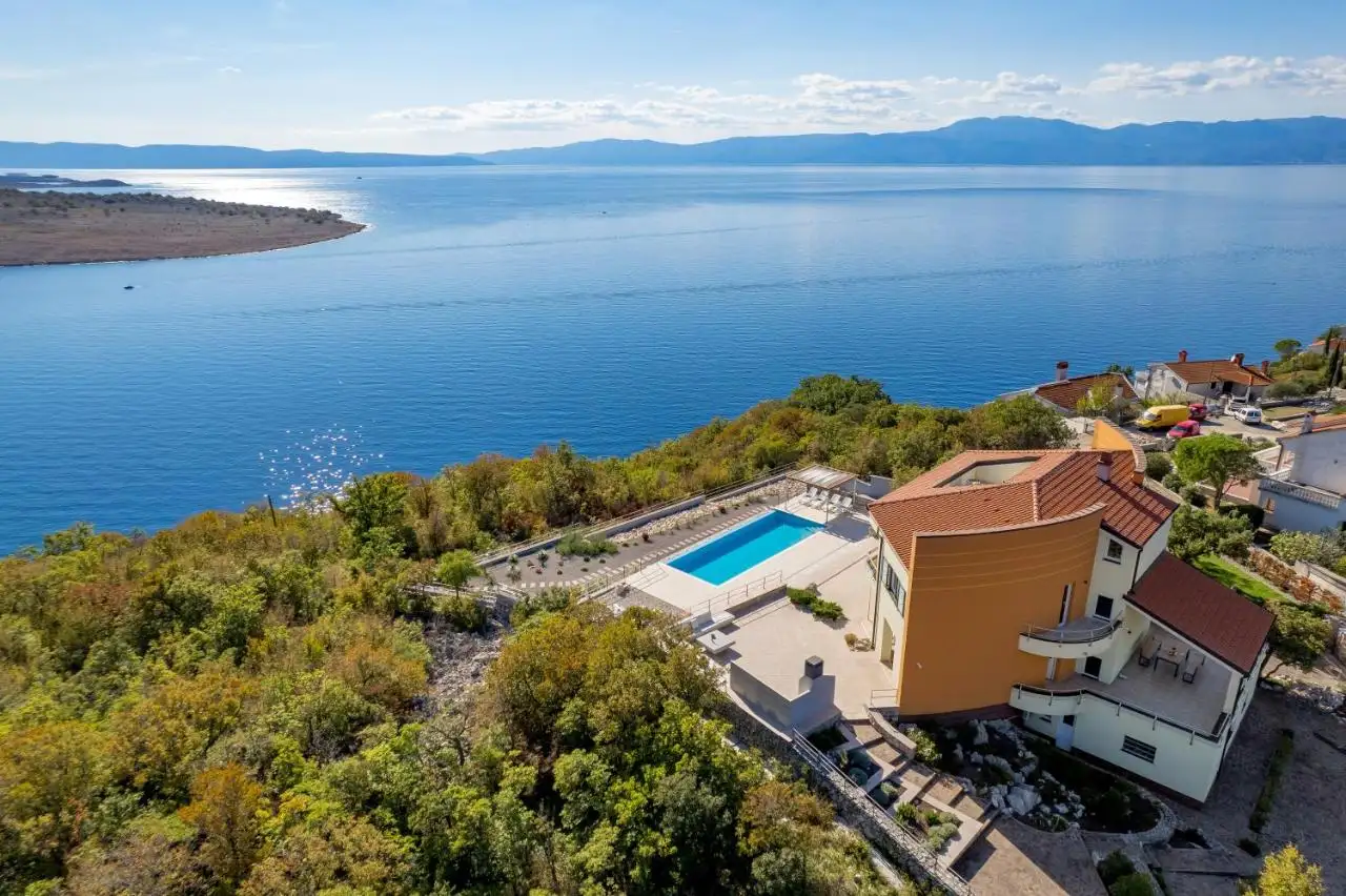 Вилла 463м² в Хорватии, Кралевица. Стоимостью 2100000€ аренда фото-1