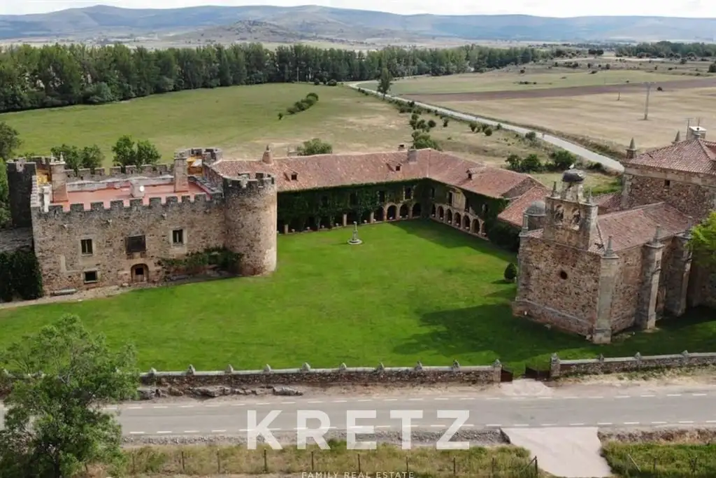 Замок 3816м² в Испании, Альмарса. Стоимостью 5471263$ аренда фото-1