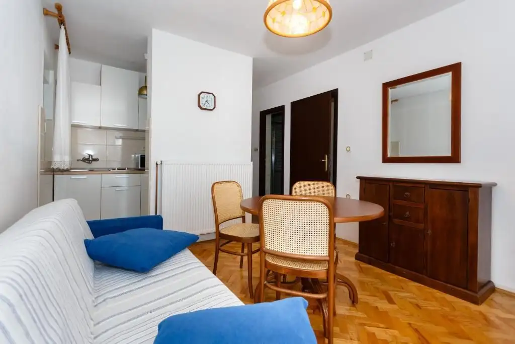 Отель, гостиница 350м² в Хорватии, Малинска. Стоимостью 880000€ аренда фото-7