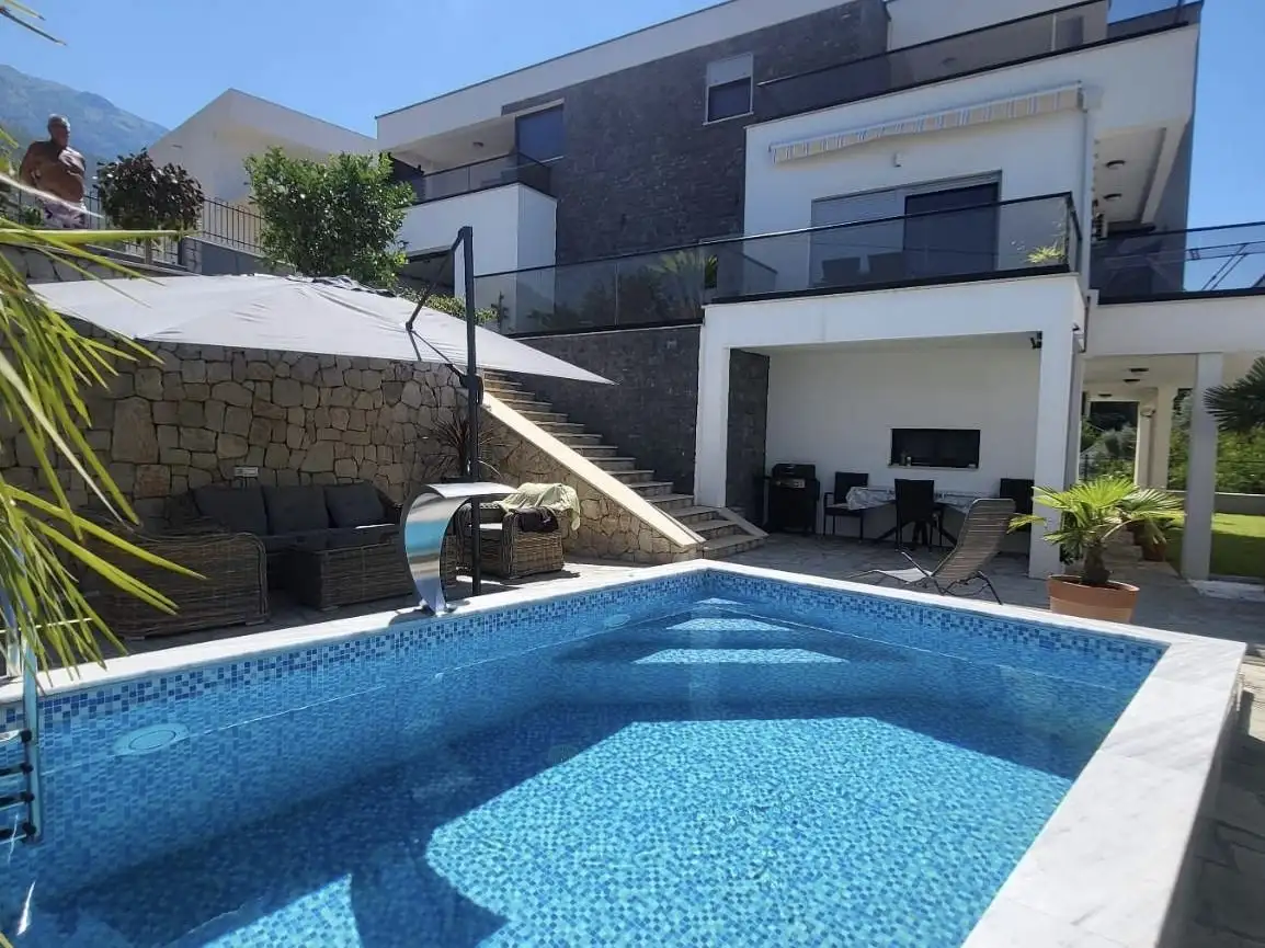 Дом 305м² в Черногории, Добра Вода. Стоимостью 420000€ аренда фото-1