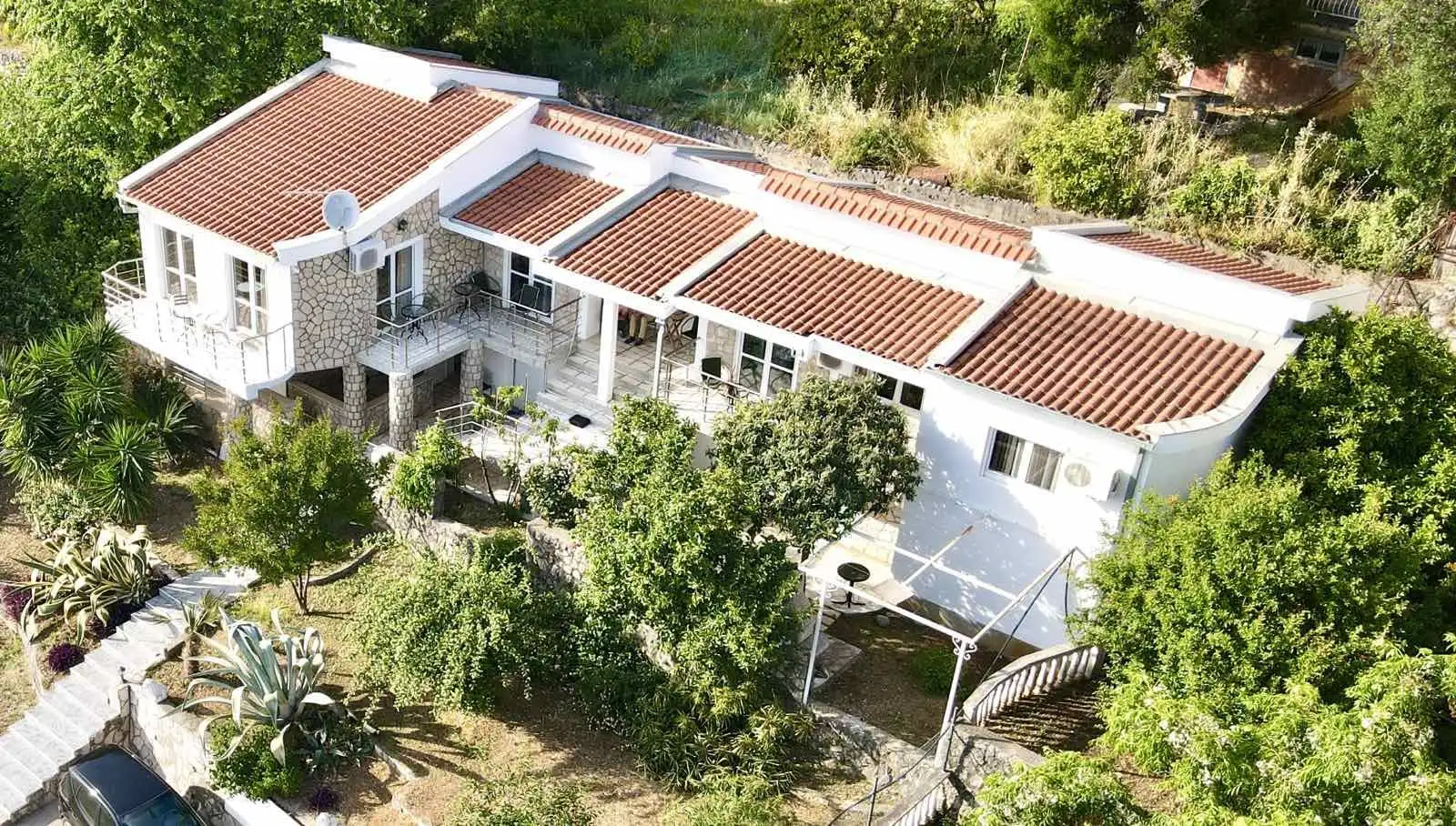 Отель, гостиница 171м² в Черногории, Добра Вода. Стоимостью 250000€ аренда фото-3