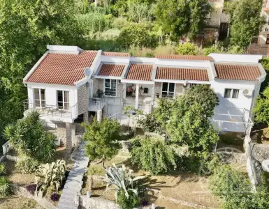 Купить отель, гостиницу в Черногории 250000€