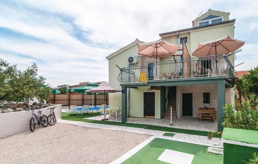 Отель, гостиница 255м² в Хорватии, Рогозница. Стоимостью 585000€ аренда фото-8