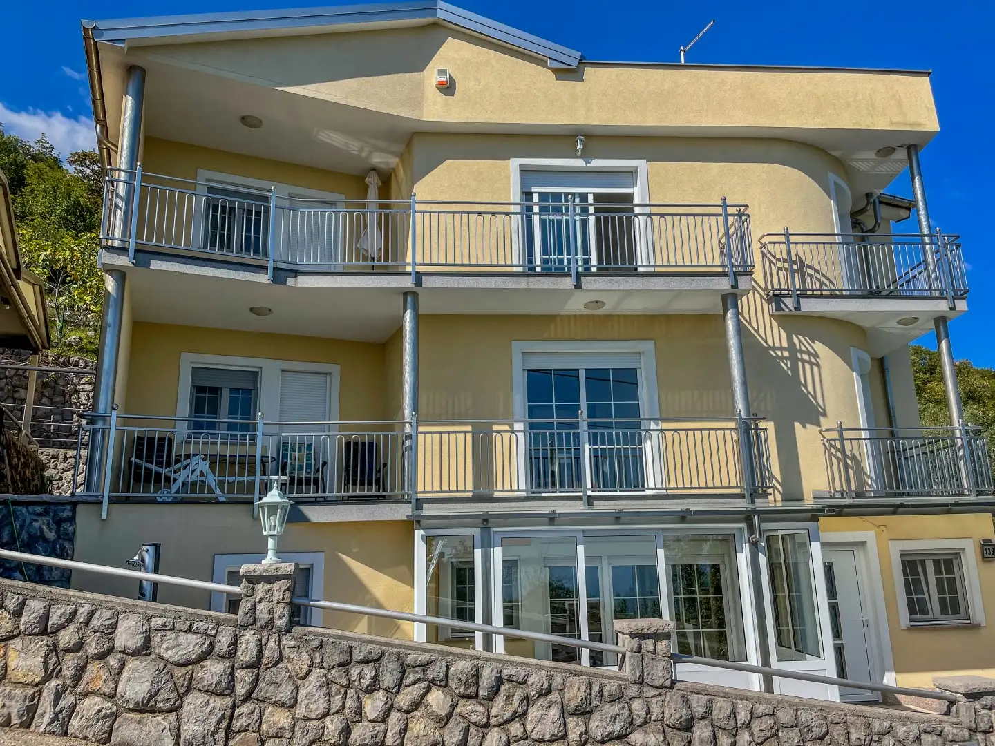 Отель, гостиница 210м² в Хорватии, Медвея. Стоимостью 599000€ аренда фото-1