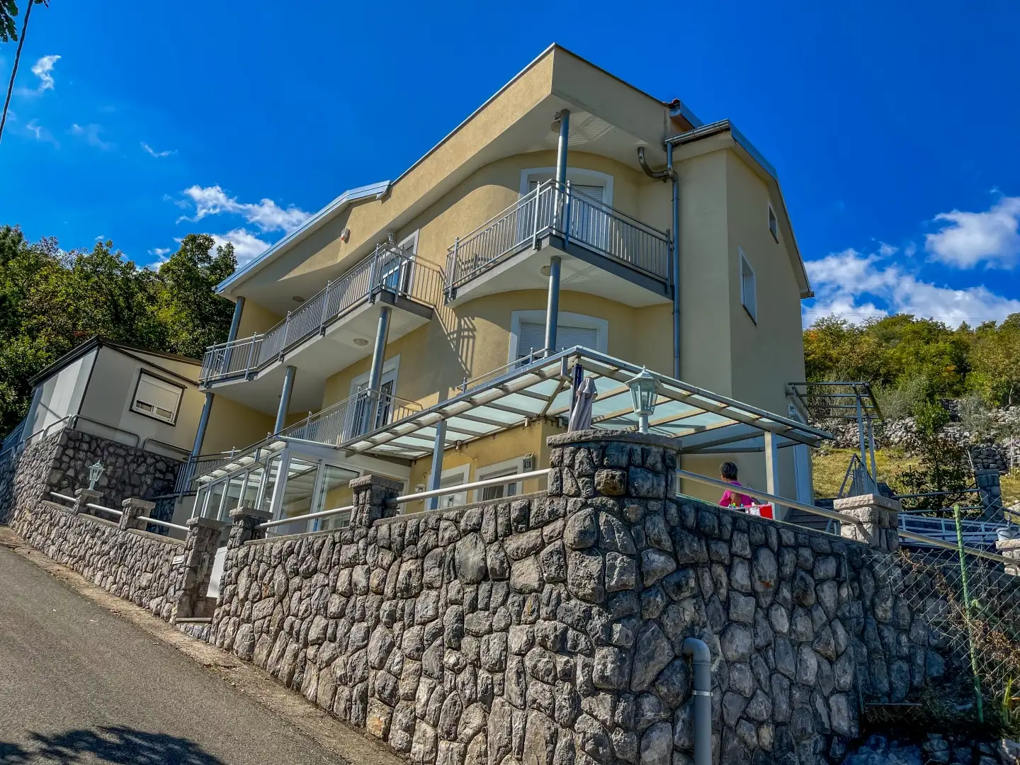 Отель, гостиница 210м² в Хорватии, Медвея. Стоимостью 599000€ аренда фото-3
