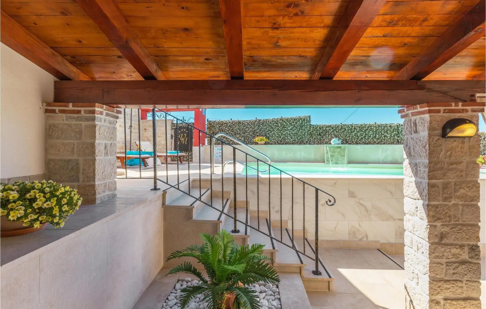Отель, гостиница 597м² в Хорватии, Буе. Стоимостью 790000€ аренда фото-8