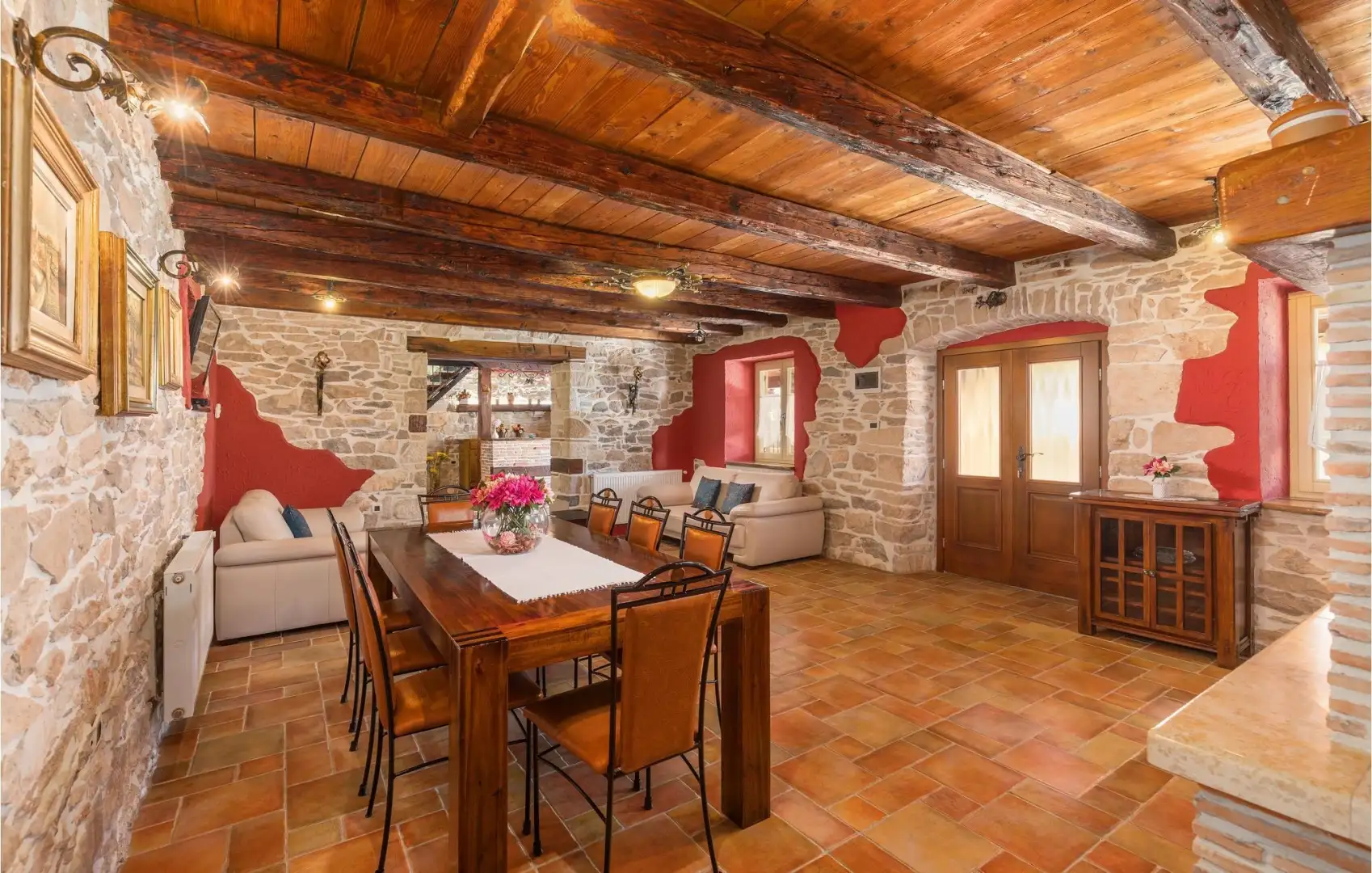 Отель, гостиница 597м² в Хорватии, Буе. Стоимостью 790000€ аренда фото-22