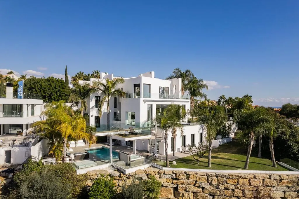 Вилла 867м² в Испании, Бенаавис. Стоимостью 8400€ аренда фото-1