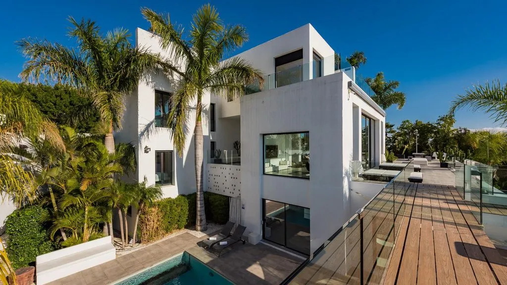 Вилла 867м² в Испании, Бенаавис. Стоимостью 8400€ аренда фото-2