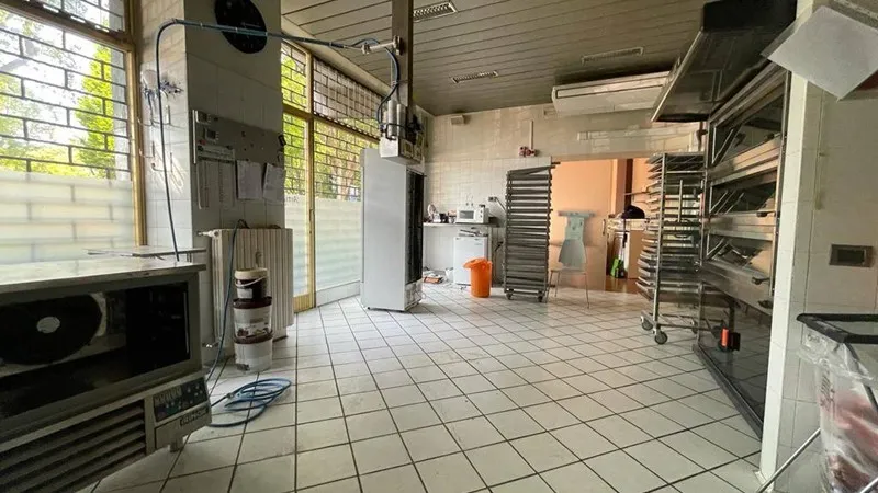 Магазин 200м² в Италии, Бергамо. Стоимостью 207280£ аренда фото-4