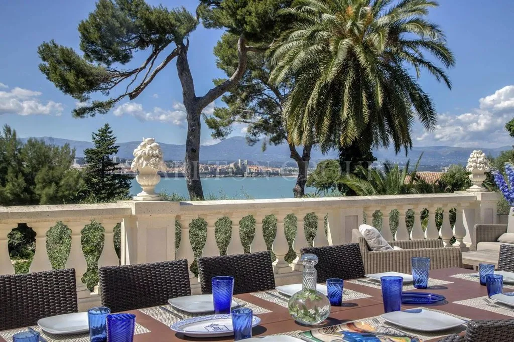 Вилла 275м² в Франции, Антибы. Стоимостью 18750€ аренда фото-10